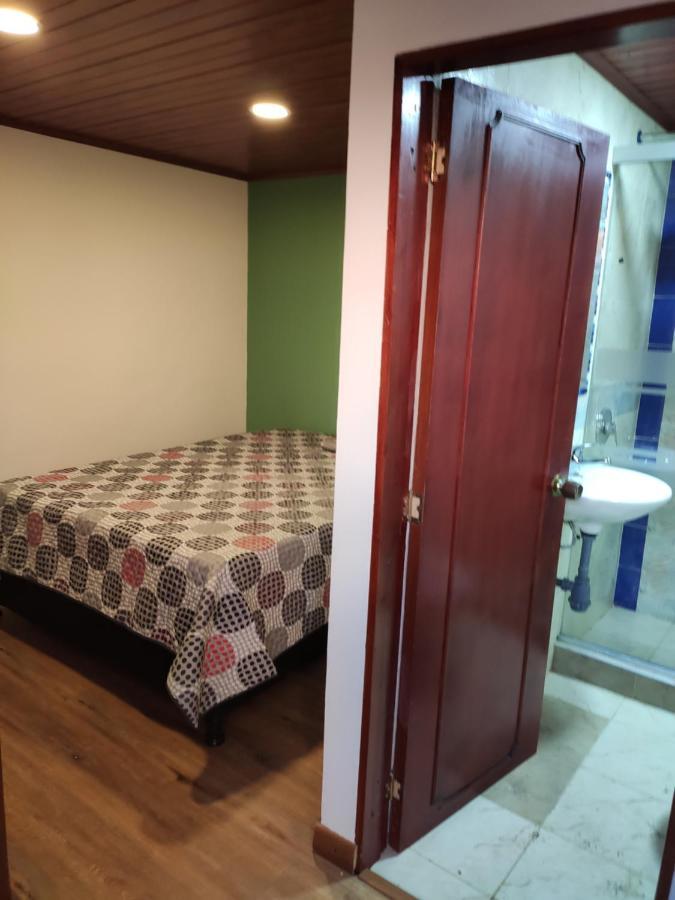 La Parada Del Tren Hostel Bogotá Eksteriør bilde