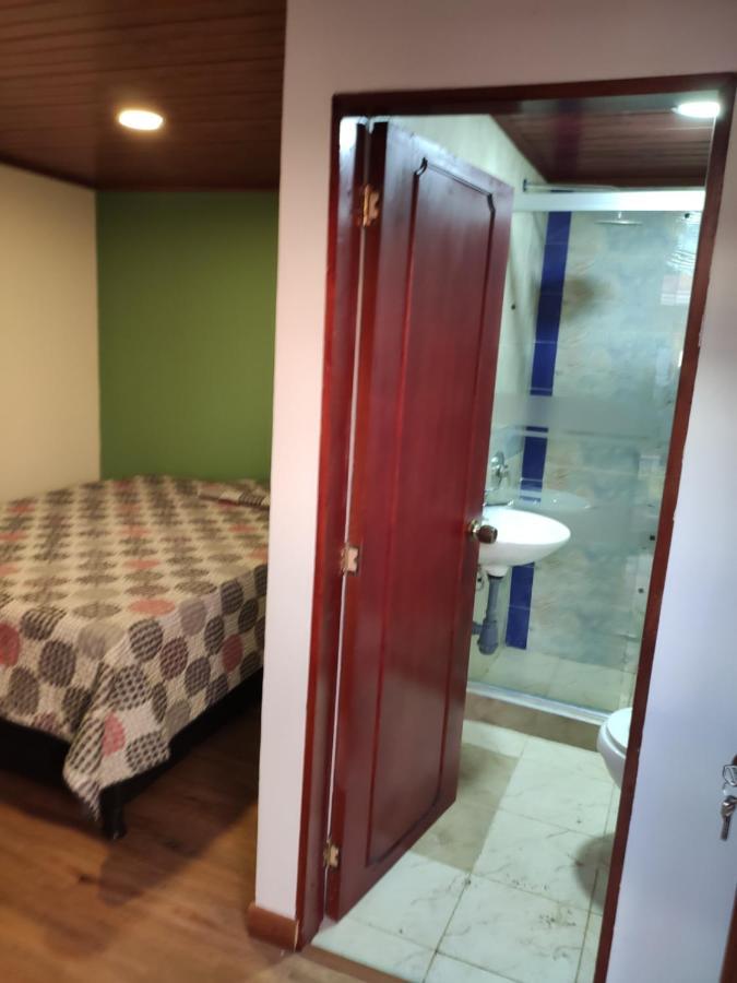 La Parada Del Tren Hostel Bogotá Eksteriør bilde