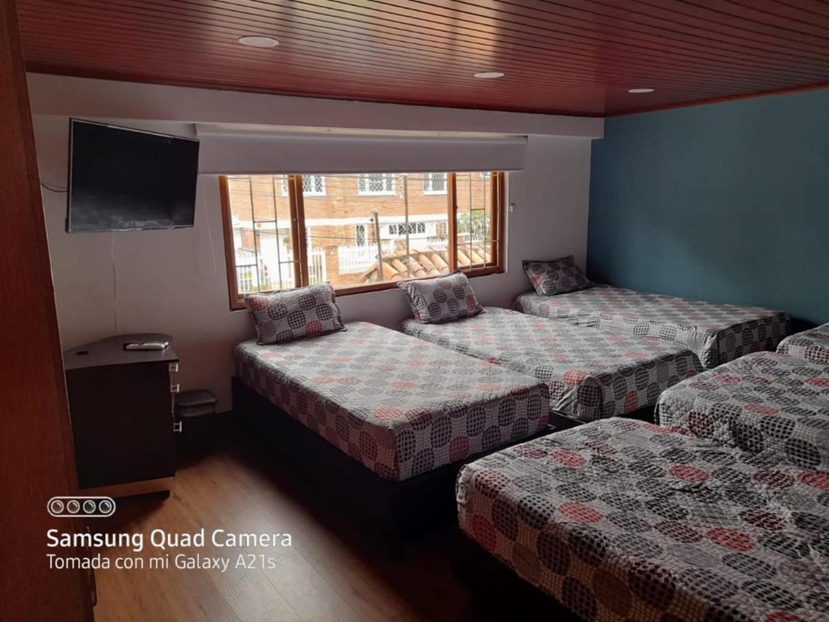 La Parada Del Tren Hostel Bogotá Eksteriør bilde